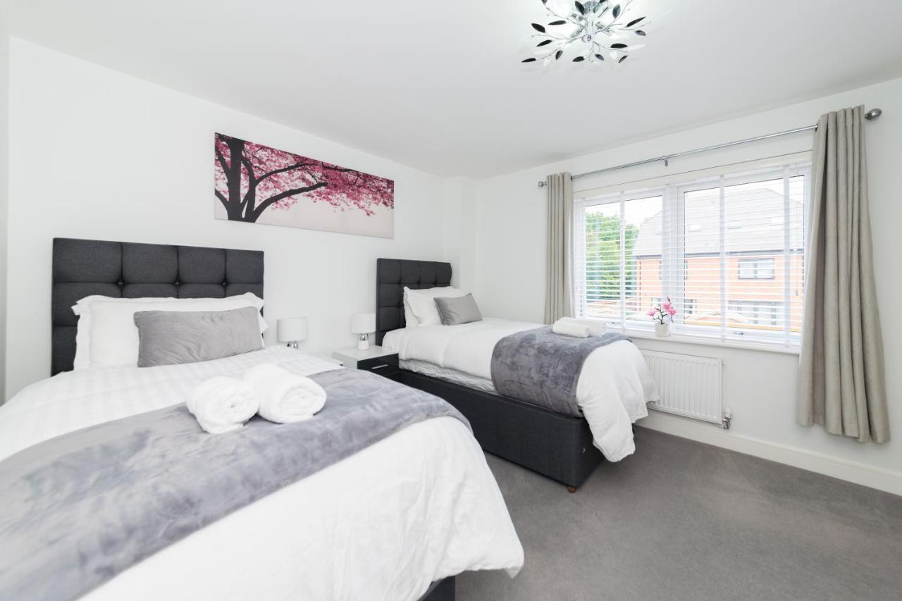 Greenfield Modern 3Br Home - Southcote Lane , Reading Exteriör bild
